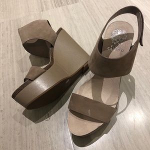 Vince camuto nude wedge 9.5